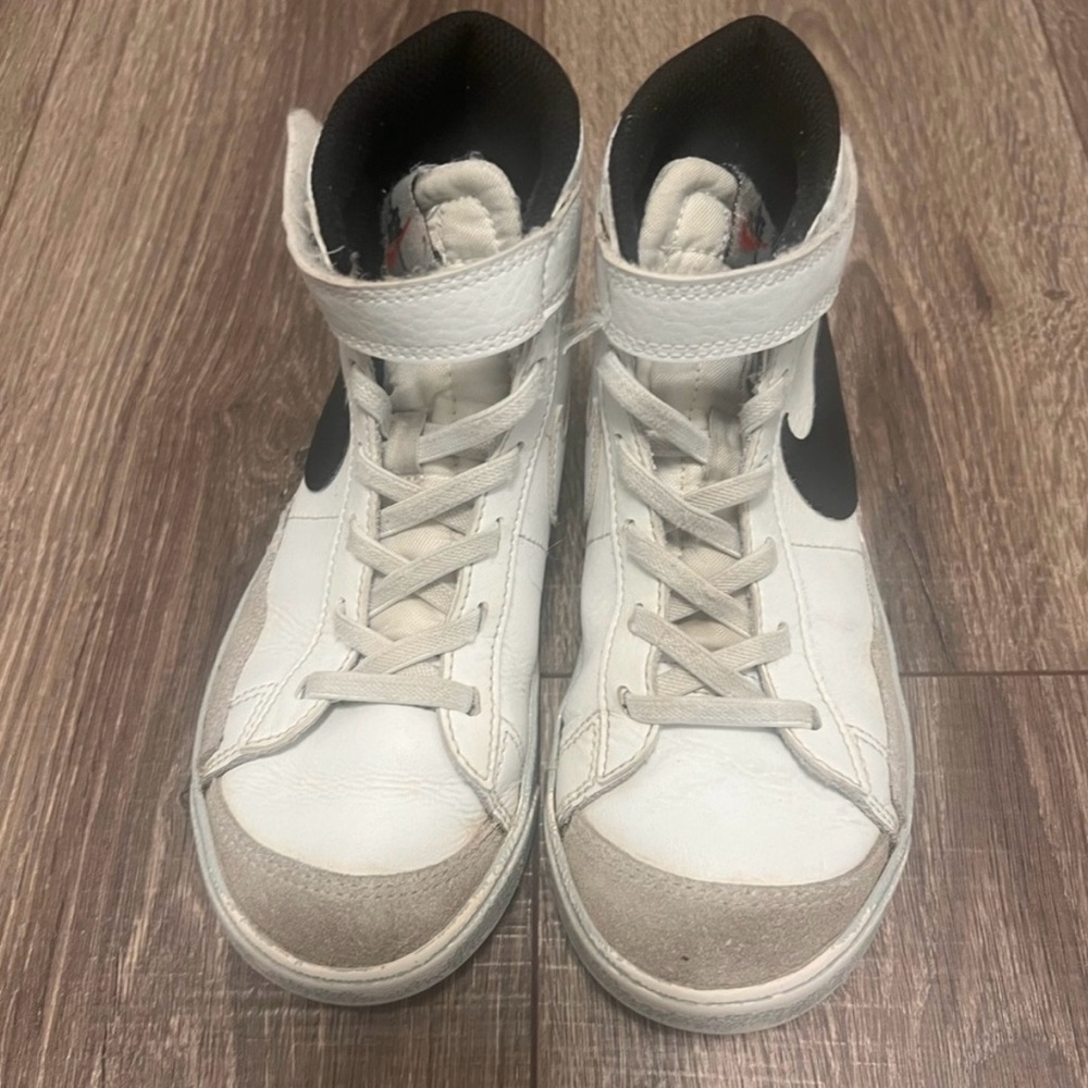 Nike Blazer Mid ‘77 Sneakers Youth kids shoes size 13